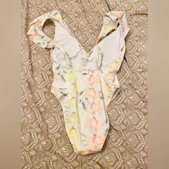Victoria secret XS  one peice bathing suit 🥰🥰 - Picture 2 of 3